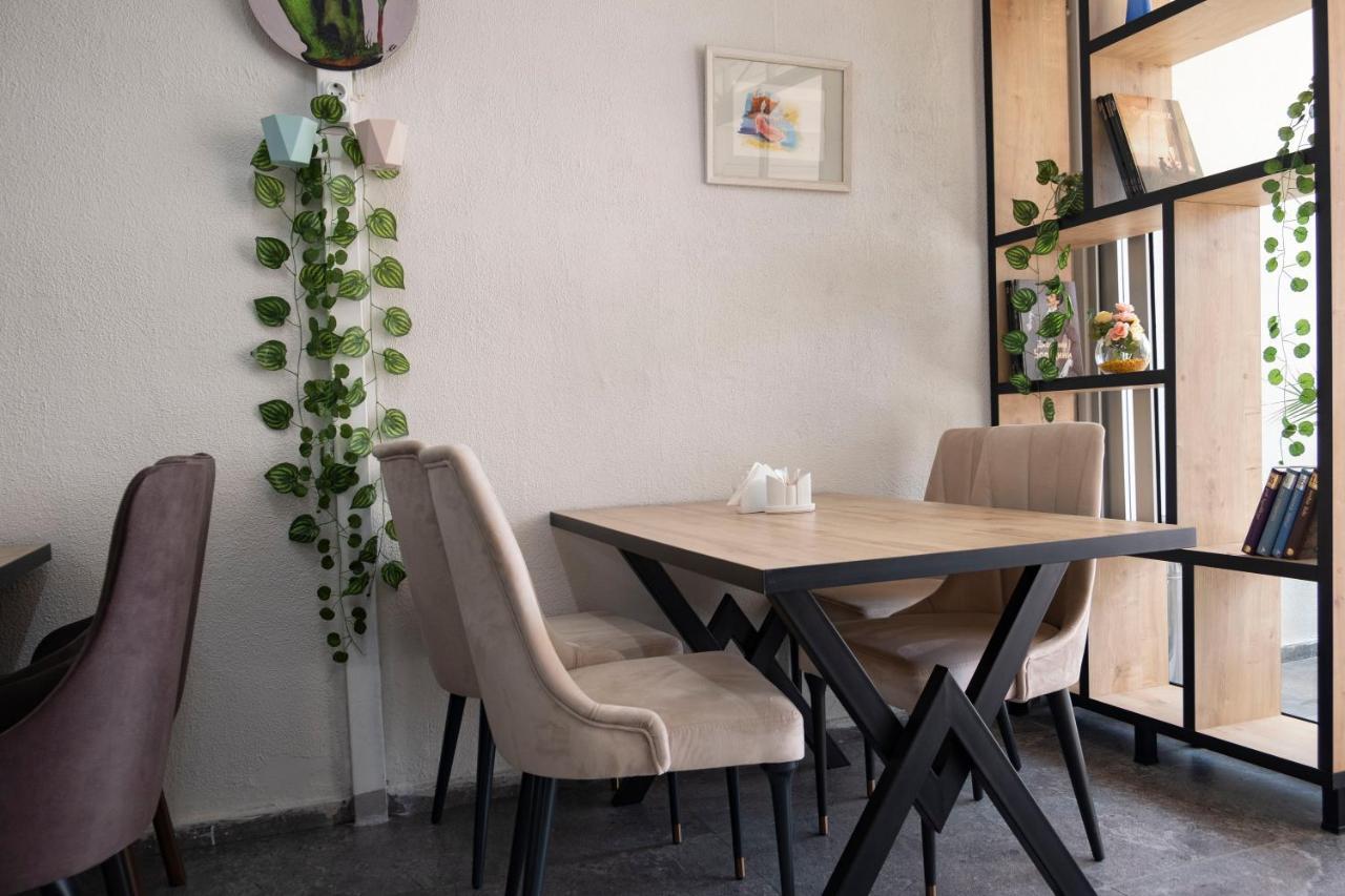 Art Hotel Batoumi Extérieur photo